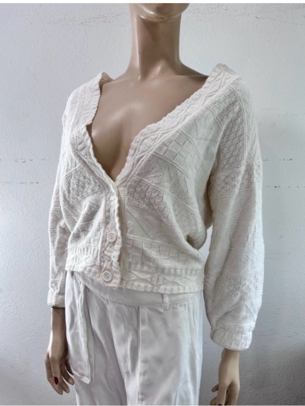 Chic. HONOR cardigan white V-neck Knit Button Cardigan - Picture 3 of 16